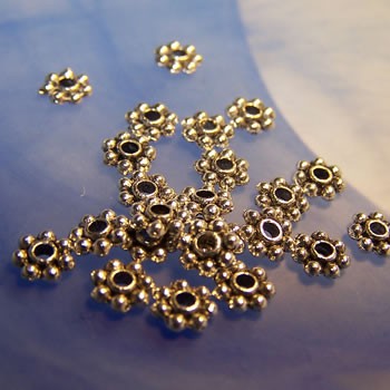 Metallperle, Blümchen, 5mm, Spacer, Silberfarben, 50 Stück